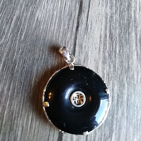 Black Onyx and Sterling Silver pendant - Picture 2 of 3